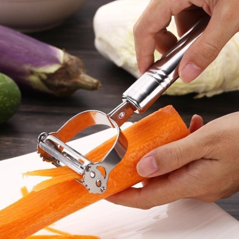 Dual purpose veggie peeler